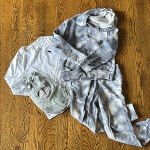Abercrombie Kids Blue and White Sweatshirt